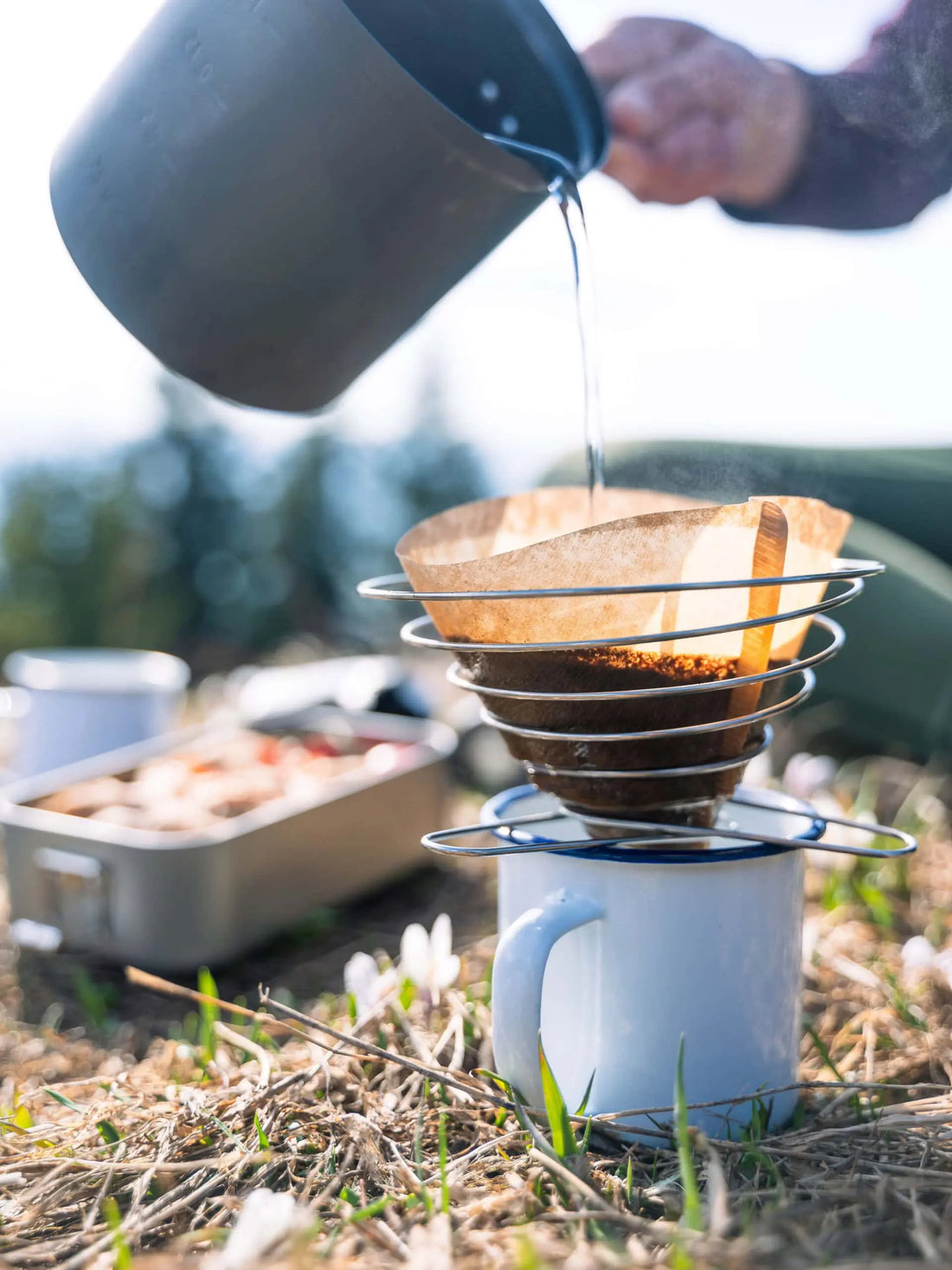 Outdoor-Kaffee draußen zubereiten: Grundlagen und Einsatzbereiche für Berg, Bike, Wandern & Camping