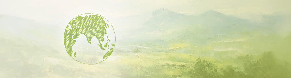 Grünes Kollektionsbanner mit Weltkugel Illustration von Asien über sanfter bergiger Landschaft für Asien Kaffees der Murnauer Kaffeeröstere