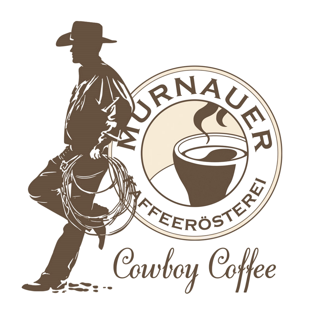Logo Cowboy Coffee der Murnauer Kaffeerösterei mit Cowboy-Silhouette, Lasso und runder Kaffeetasse im Emblem auf transparentem Hintergrund