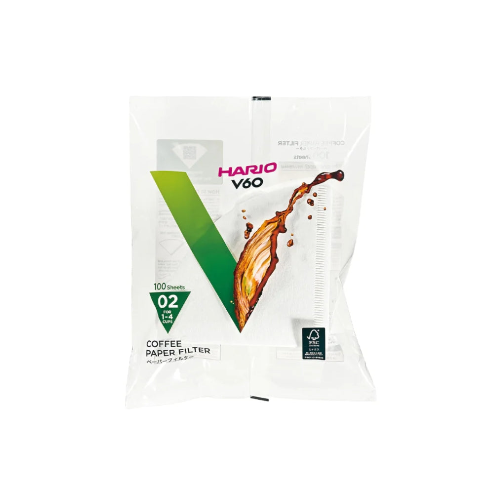 Hario V60 Filterpapier Größe 02 für 1 bis 4 Tassen in transparenter Beutelverpackung mit grünem V und Kaffeeflussmotiv, 100 Stück