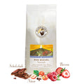 Weiße Kaffeepackung San Miguel Guatemala der Murnauer Kaffeeroesterei mit Schokolade, Nüssen und Beeren davor