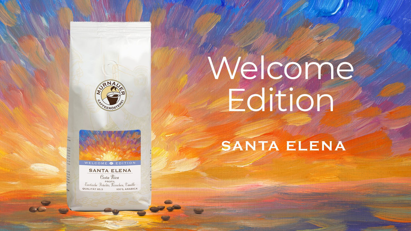 Weiße Kaffeepackung Santa Elena Welcome Edition der Murnauer Kaffeerösterei vor buntem gemaltem Hintergrund mit Schriftzug