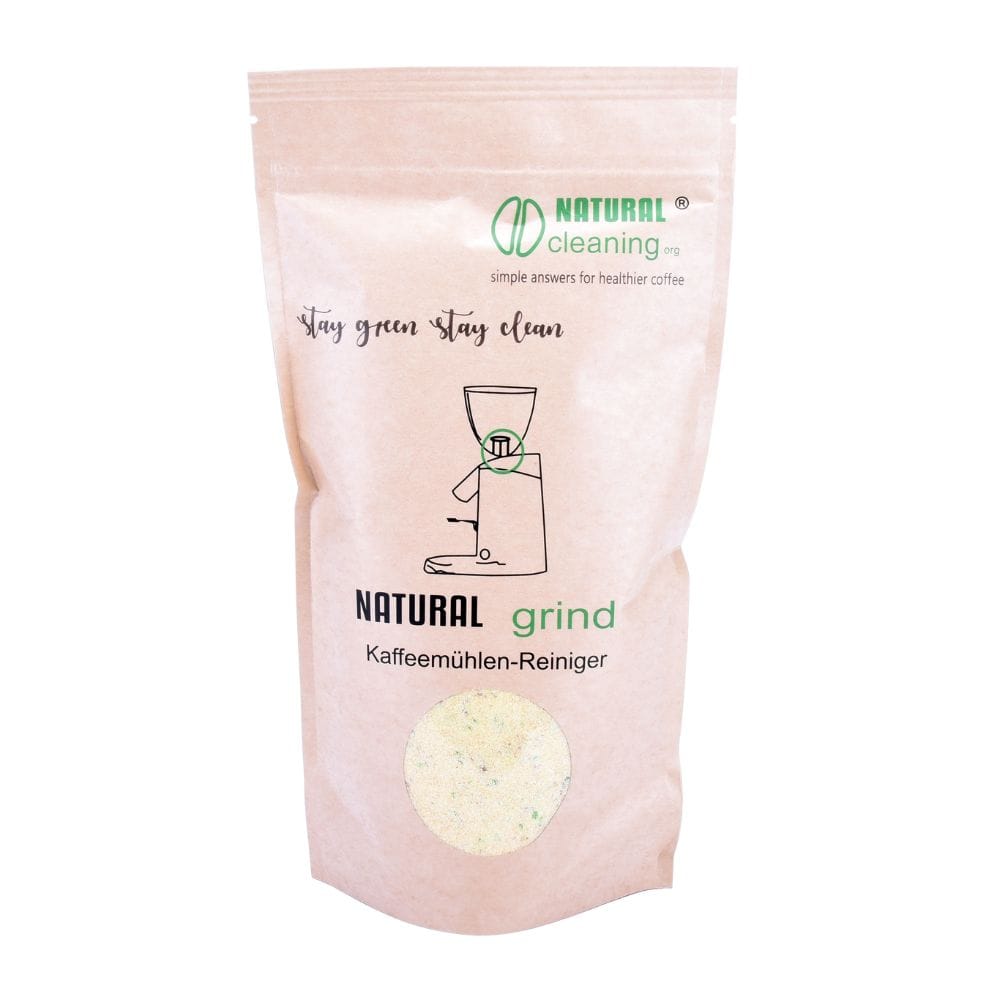 Beiger Standbeutel Natural grind Kaffeemühlen-Reiniger von Natural Cleaning, JoeFrex, mit Mühle-Illustration und rundem Sichtfenster - Vorderseite