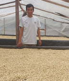 Jhoel Rebolledo Baldarrago auf seiner Finca Agua Dulce in Peru