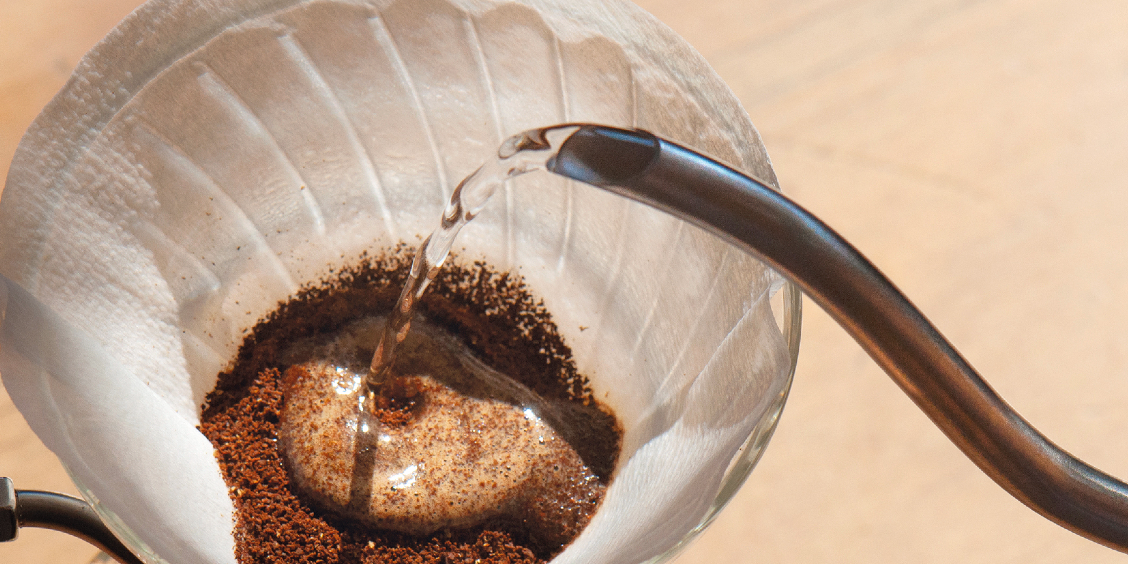Kaffee wird aufgegossen – Kaffeekurse der Murnauer Kaffeerösterei