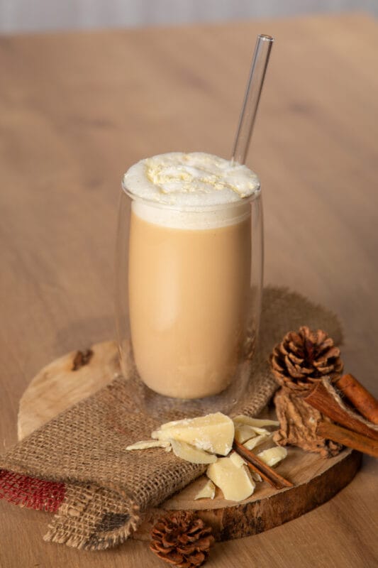 Weiße Winterschokolade - Trinkschokolade Bourbon Vanille mit Kardamom Sirup fertig zubereitet