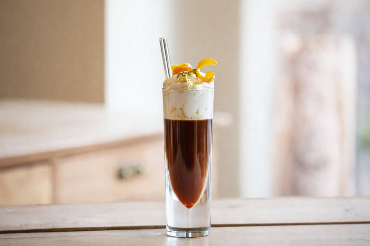 Mélange Orangina fertig zubereitet und garniert - Kaffeerezept