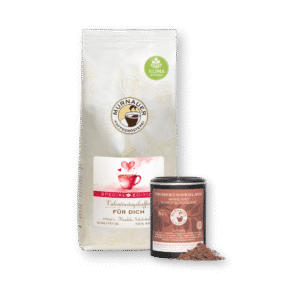 Heiße Liebe: Ein Set zum Valentinstag mit einer Tüte Valentinstagskaffee und Schokobohnen Pacha Mama Zartbitter