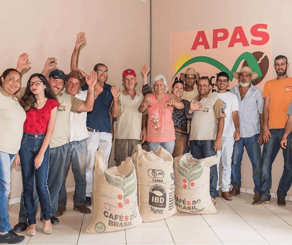 Gruppenfotos der KaffeebäuerInnen der APAS Kooperative in Brasilien