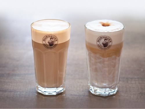 Latte Macchiato im Murnauer Kaffeerösterei Latte-Glas